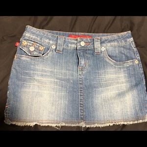 Jean skirt w/ frayed detail